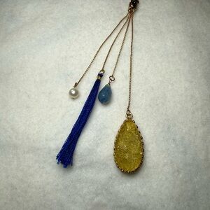 Elegant Gold and Blue Pendant Necklace